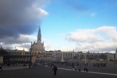 2v_Piazzale-e-Cappella-delle-apparizioni-del-Santuario-di-Fatima